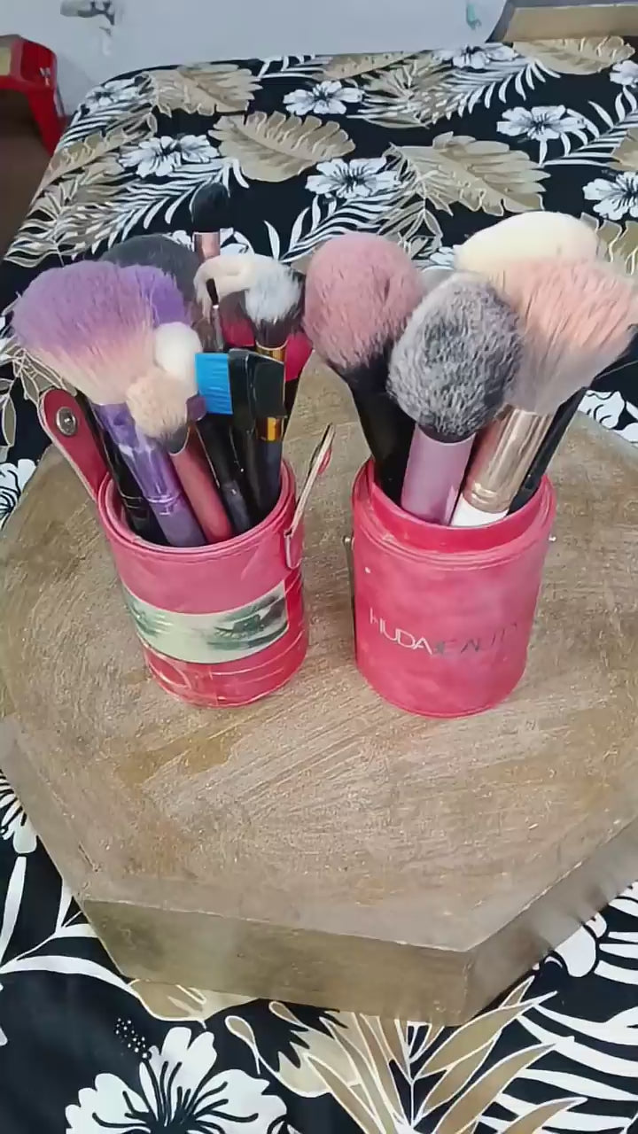 360° Rotating Makeup Brush Organizer | Elegant Makeup Brush Holder with Clear Dome Cover – Dustproof Cosmetic Organizer